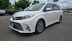 2020 Toyota Sienna XLE